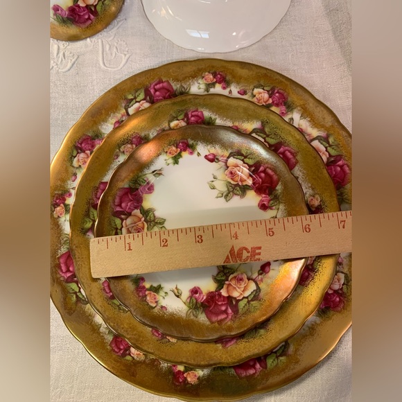 5-piece place setting of ‘Golden Rose’ by Royal Chelsea. - Picture 13 of 16